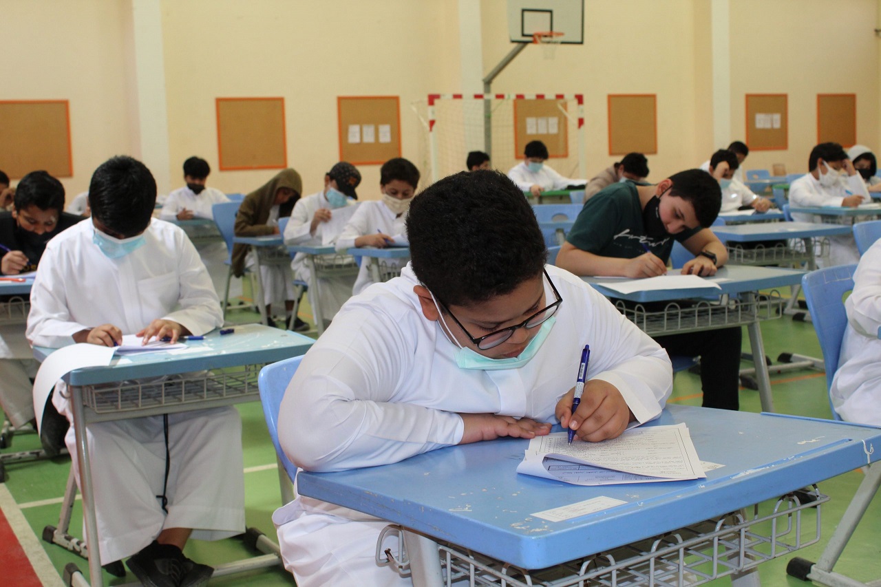 طلاب في مرحلة الاختبارات النهائية الفصل الدراسي الثالث 1445
