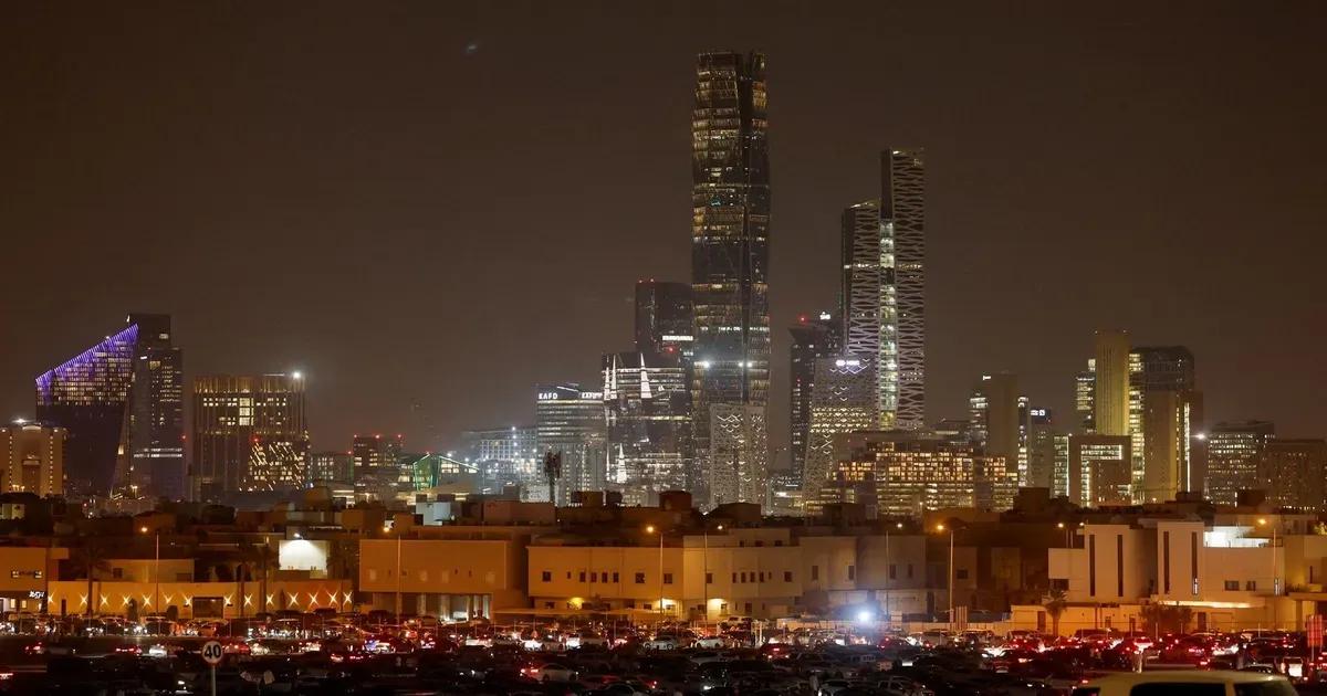 صورة لترافيس كالانيك وجون باغانو بعد الإعلان عن منح الجنسية السعودية لهما لدورهما في مشاريع رؤية 2030.